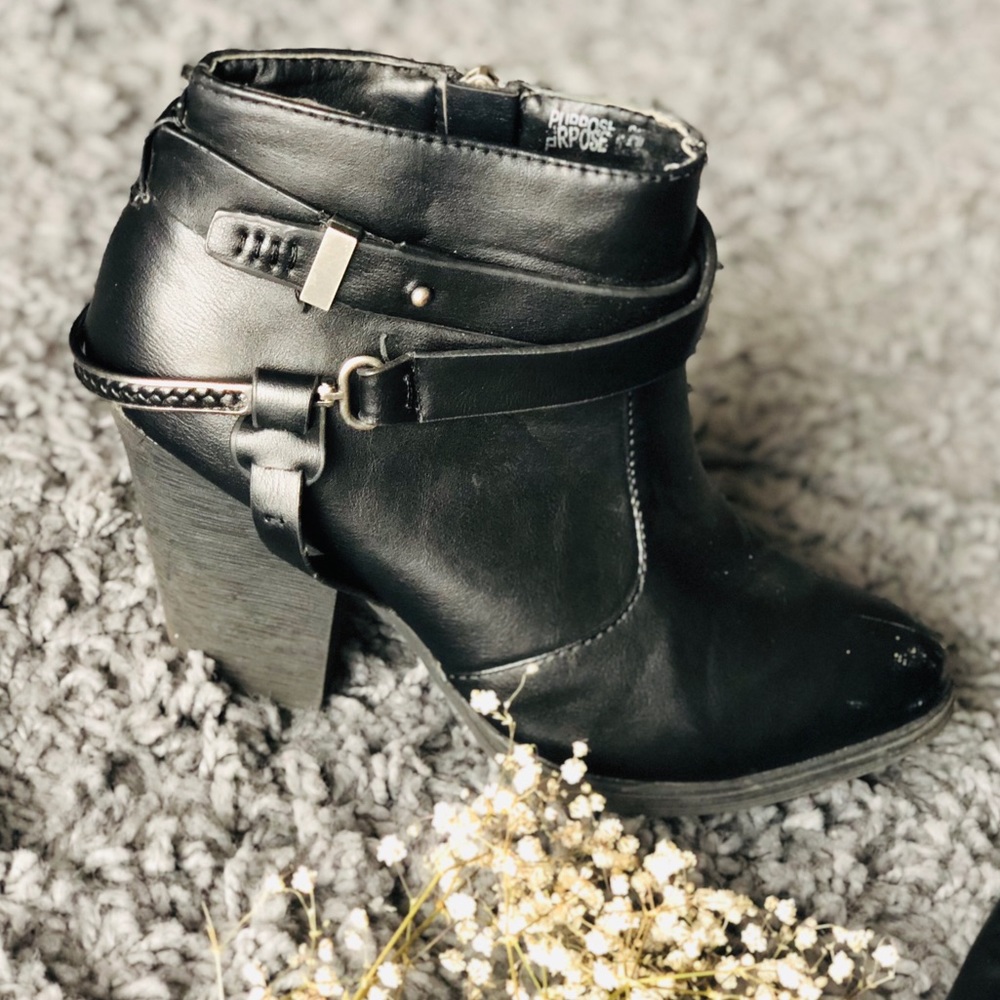 ❌SOLD Super comfy black booties